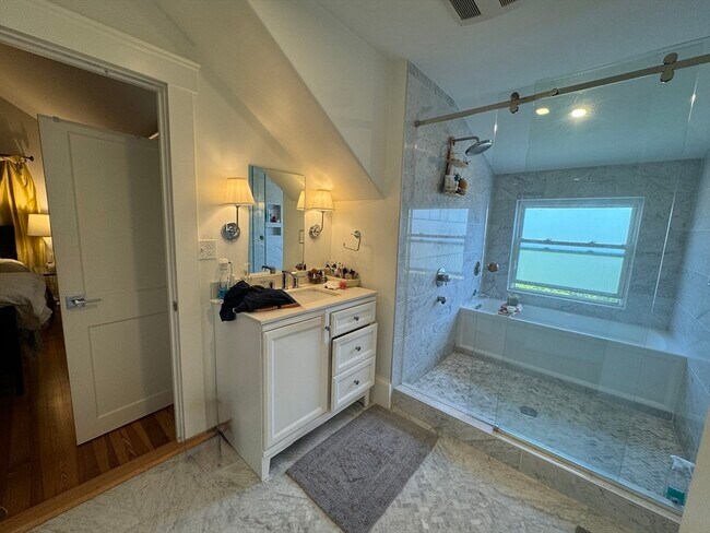 Building Photo - 32 Atherton Rd