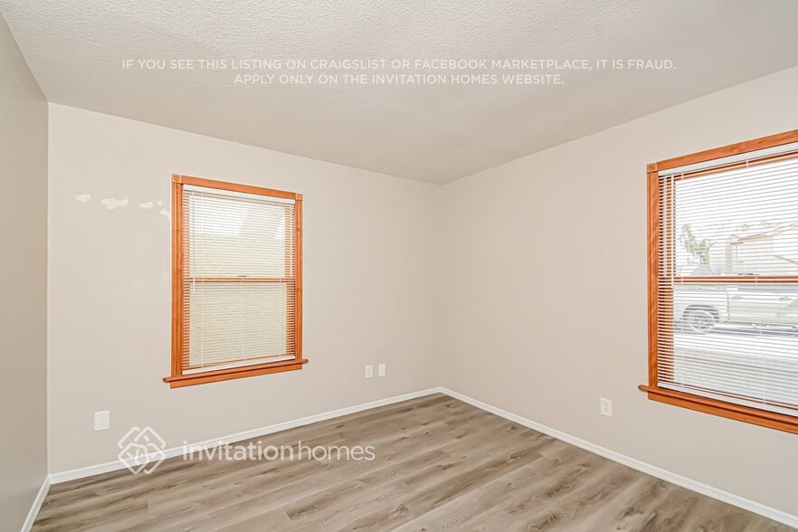 Building Photo - 5439 W North Ln