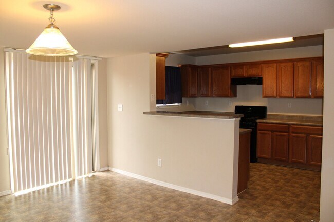 Building Photo - STUNNING MOUNTAIN VIEWS - Move-in special call the office for details