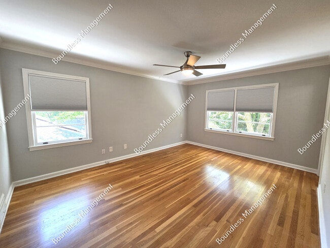 Building Photo - 2233 Leafmore Dr