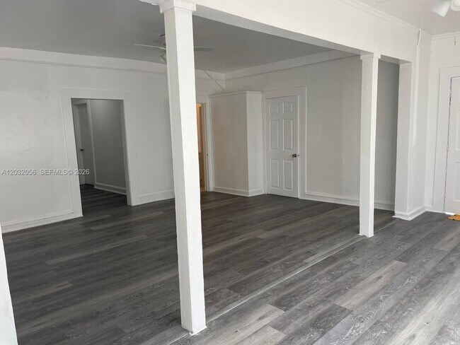 Building Photo - 817 4th St