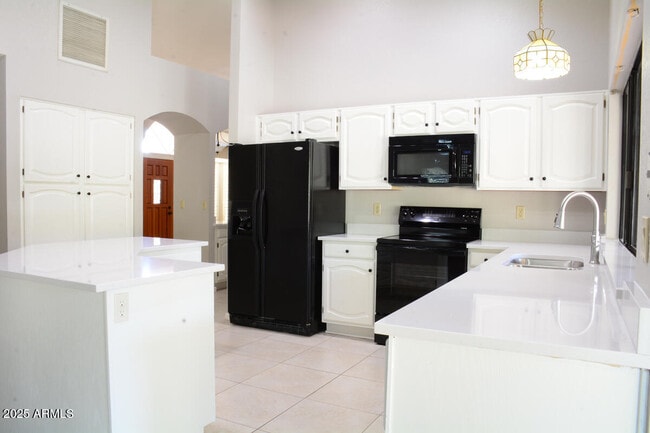 Building Photo - 9548 E Desert Trail