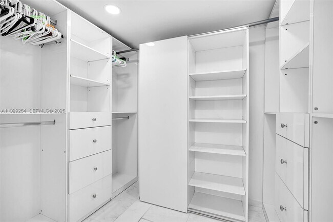 Building Photo - 2030 S Ocean Dr