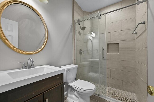 Building Photo - 137 Towne Park Dr