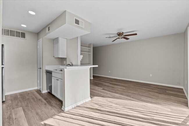 Building Photo - 250 El Dorado Blvd