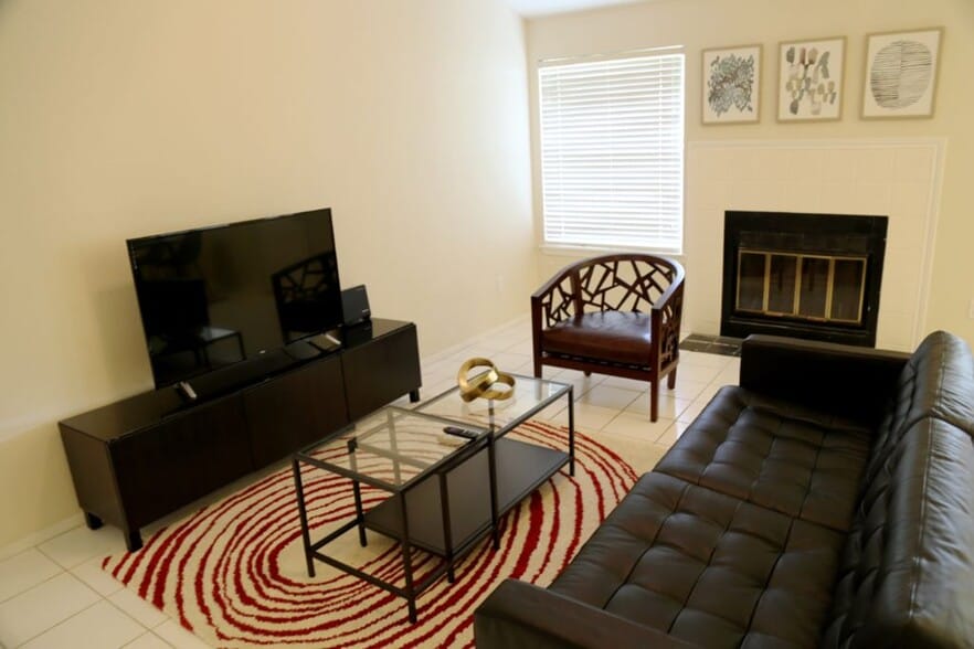 Building Photo - 925 Peggotty Pl