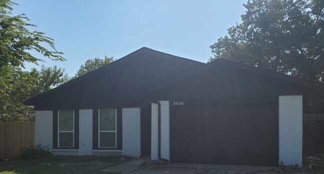 Primary Photo - 3406 Doolittle Dr