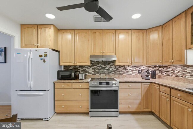 Building Photo - 11430 Strand Dr