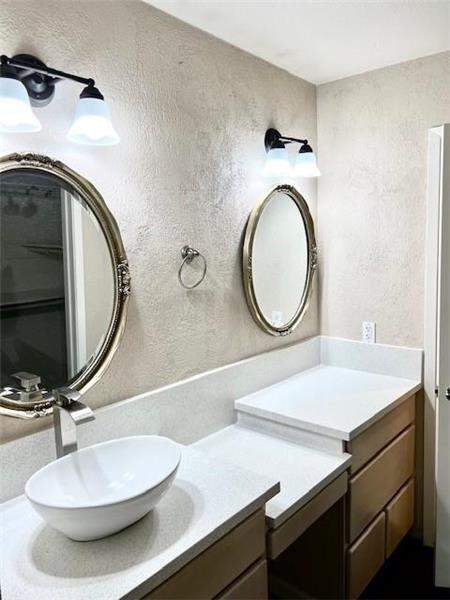 Building Photo - 746 Country Pl Dr