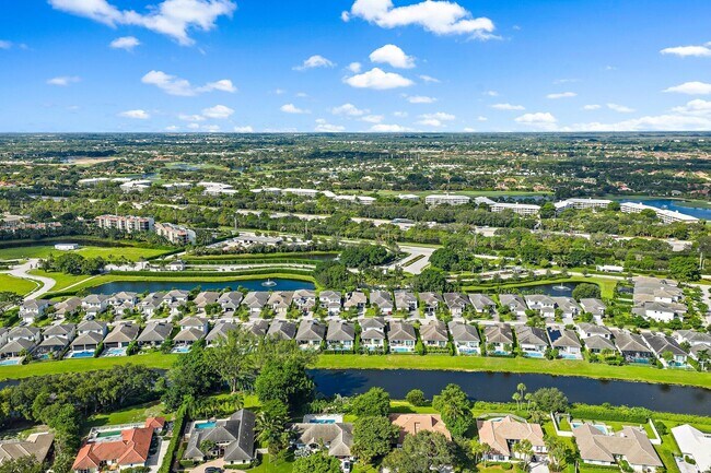 Building Photo - 2908 Gin Berry Way