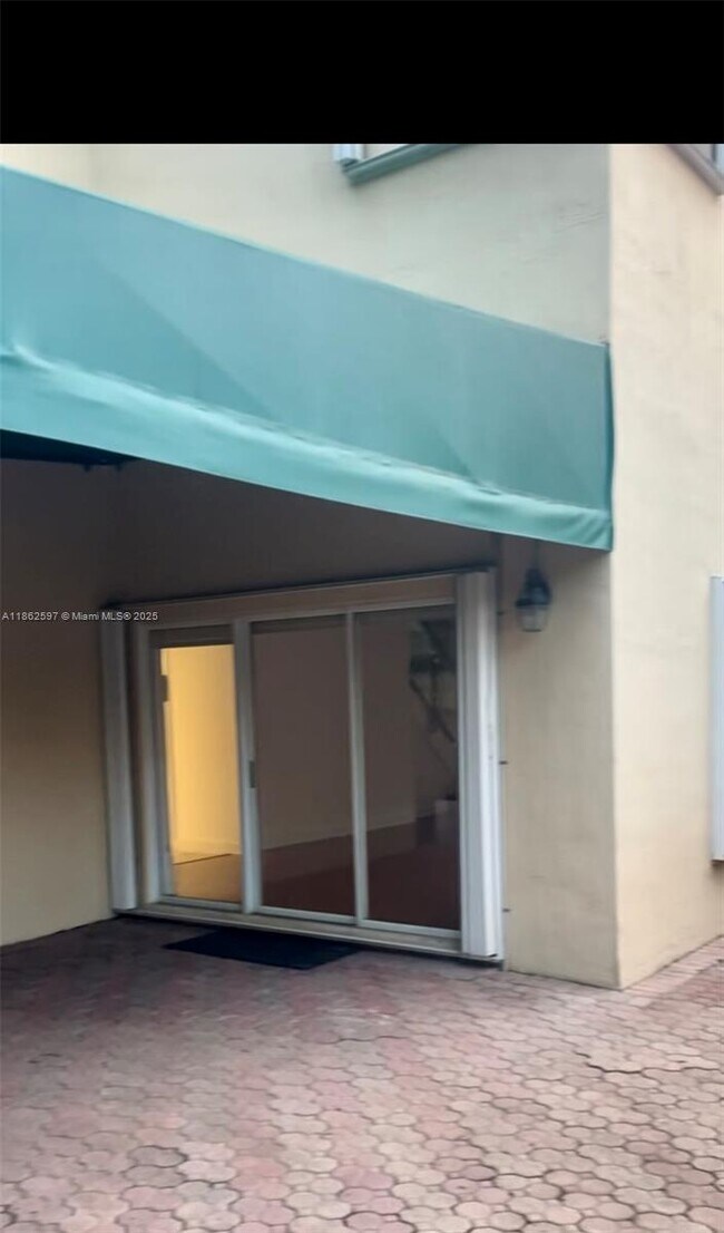 Building Photo - 5871 NW 112th Ct