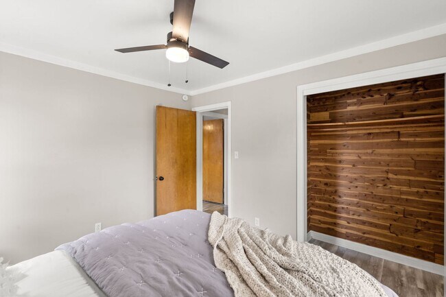 Building Photo - Beautiful home just north of downtown Columbia. Located on a quiet street. 3 Bed 1 Bath. Availabl...