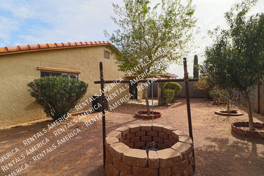 Building Photo - 2575 N Lupita Pl