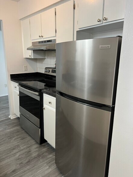 Building Photo - 5521 Bay Blvd