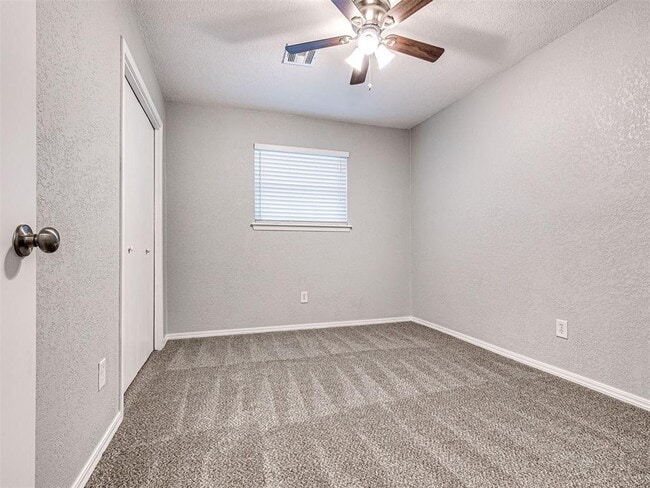 Building Photo - 305 Woodside Dr