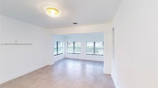 Building Photo - 2529 NE 181st St