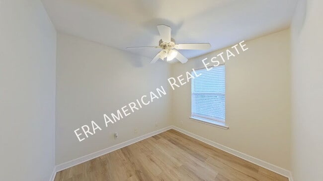 Building Photo - 3884 Mesa Rd