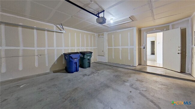 Building Photo - 1119 Whitley Dr