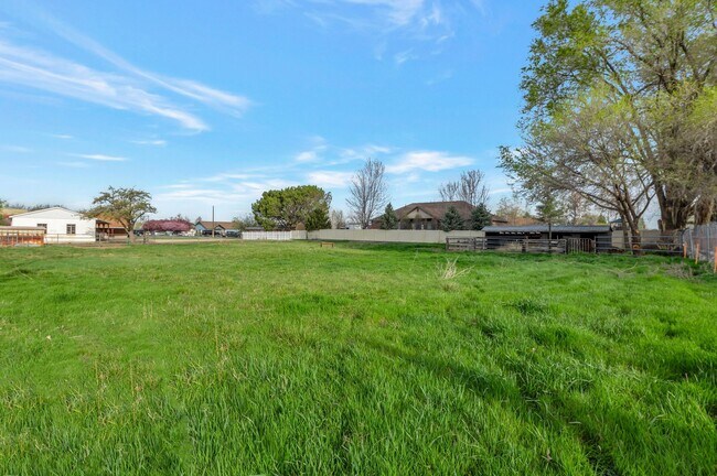 Building Photo - 2184 N 2000 W