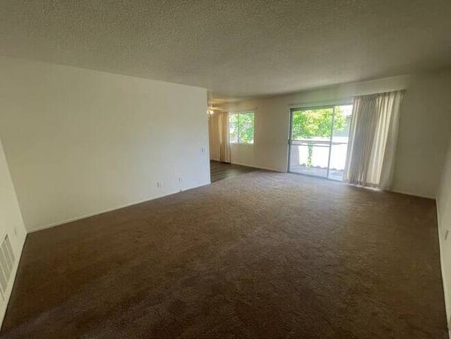 Building Photo - 141 W Avenida De Los Arboles