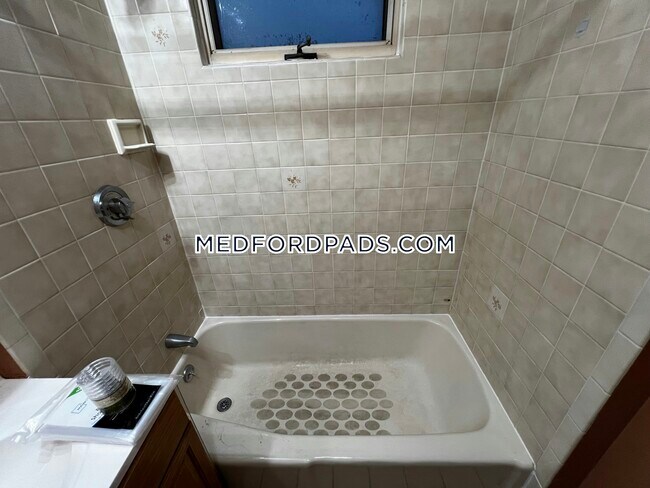 Building Photo - 128 Princeton St