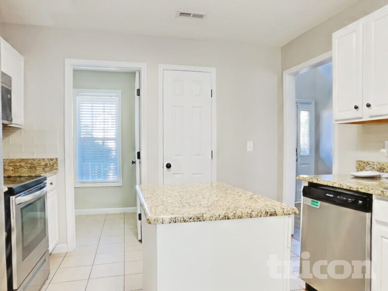 Building Photo - 226 Linden Rd