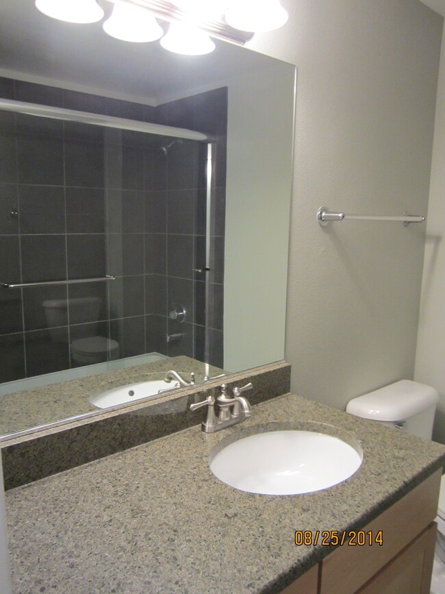 Building Photo - Longfellow Creek Condos