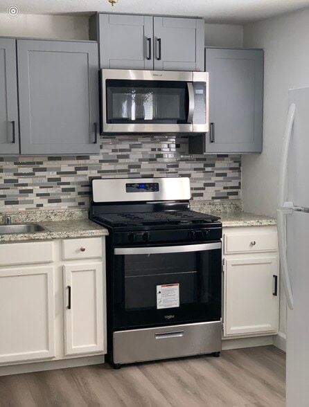 Building Photo - 413 N Macneil St