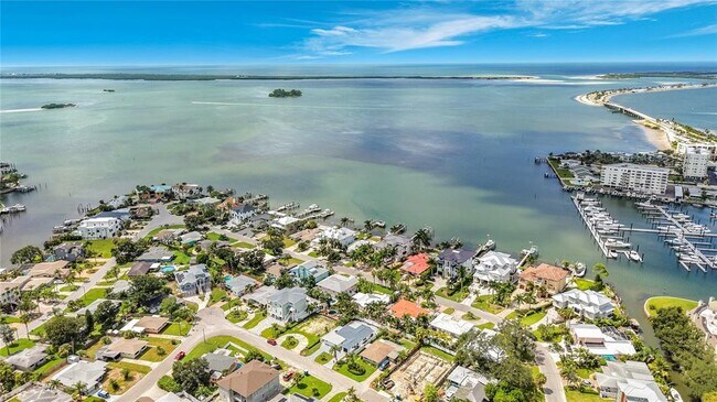 Building Photo - 2472 Tradewinds Dr