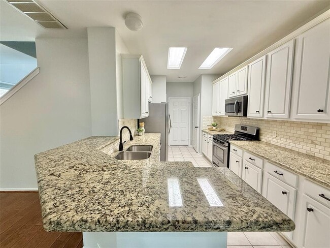 Building Photo - 23 Blue Creek Pl