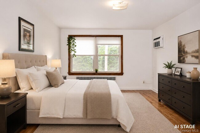 Building Photo - 121 Manhasset Ave