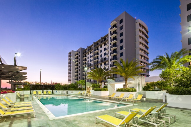 Pool View - Intown Apartments