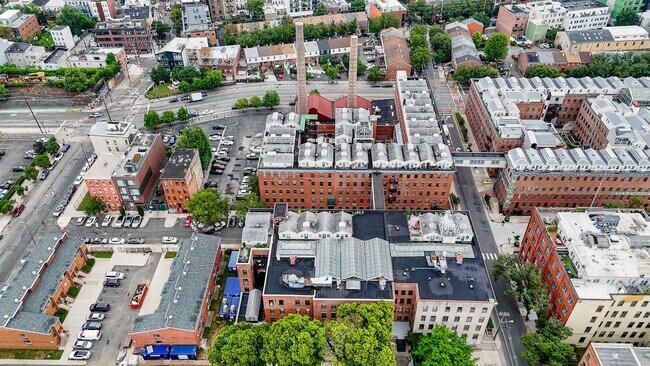 Building Photo - 187 Wayne St