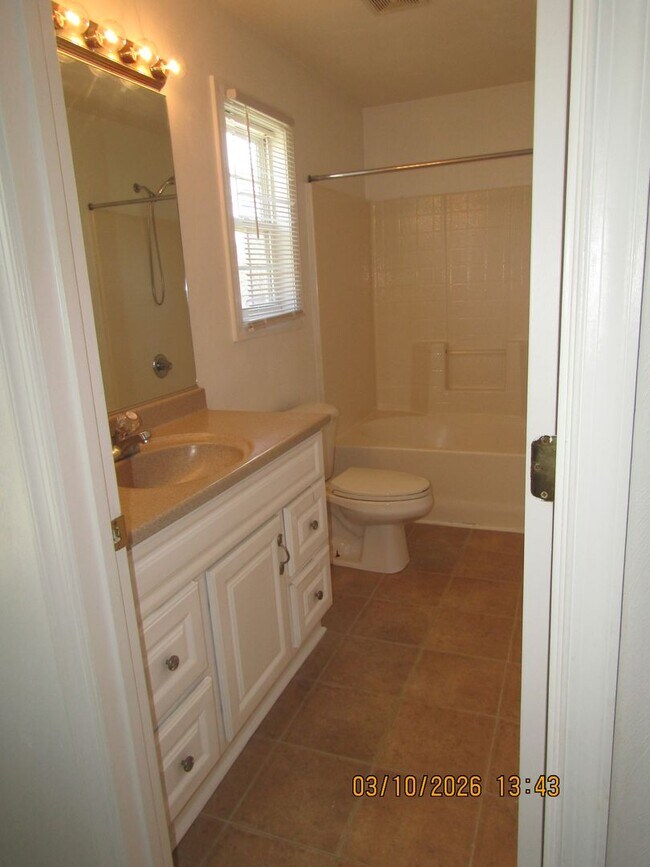 Building Photo - Great Home!