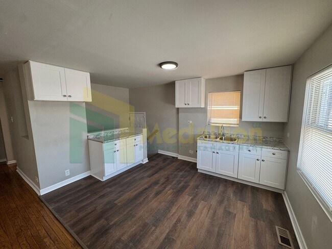 Building Photo - 9648 S Yale Ave