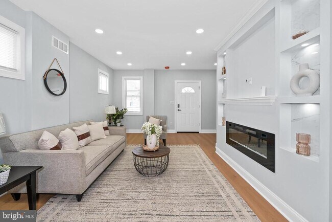 Building Photo - 504 W 26th St