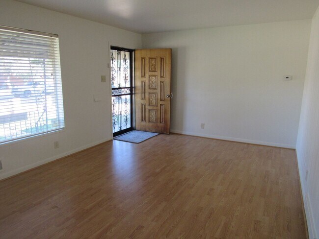 Building Photo - 2 Bedrooms plus 2 non confirming bedrooms in the basement close to light rail