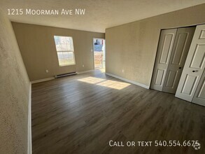 Building Photo - 2 Bedroom 1 Bath Townhome