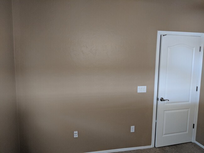 Building Photo - 3 Bedroom 2 Bath Rental.