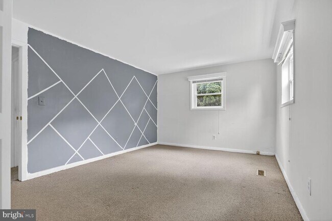 Building Photo - 5 Warren Lodge Ct