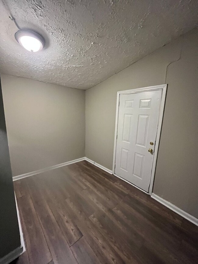 Building Photo - 4 Bedroom / 2 Bathroom Home for Rent in Co...