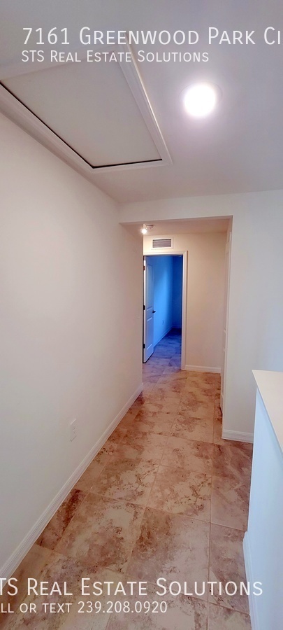 Building Photo - 7161 Greenwood Park Cir