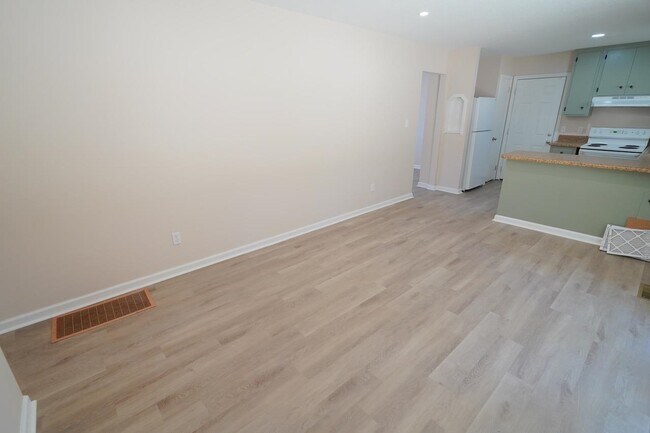 Building Photo - 1545 Pine View Dr