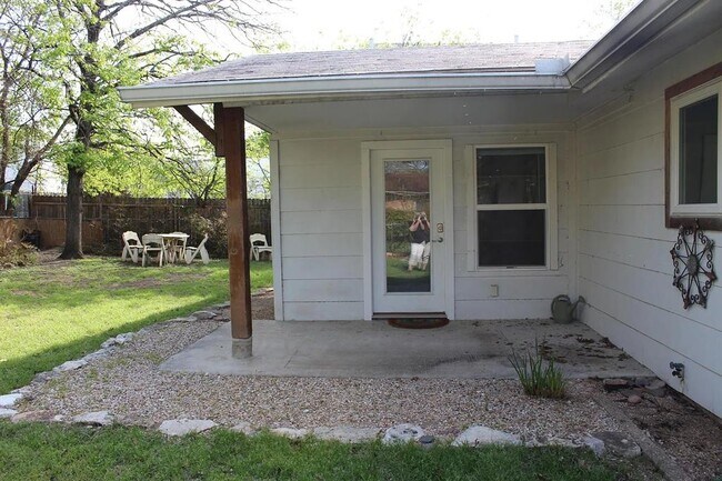 Building Photo - 5911 Aurora Dr