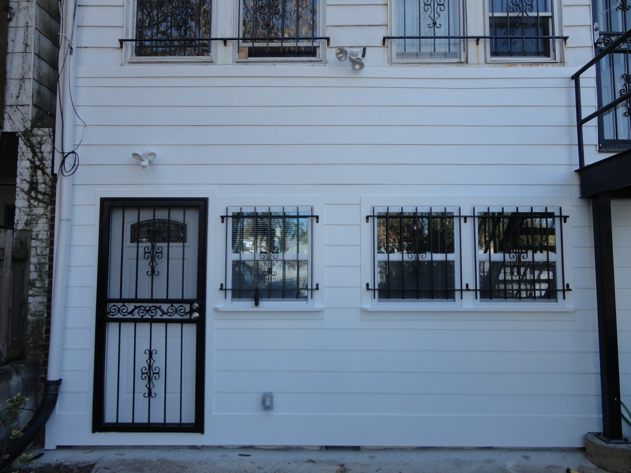 Building Photo - 1729 Hobart St NW