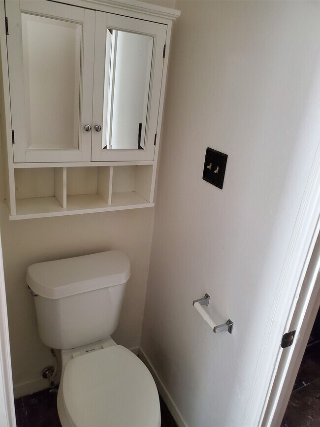 Building Photo - 9339 Westwood Village Dr