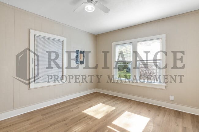 Building Photo - 1934 N Burns Ave