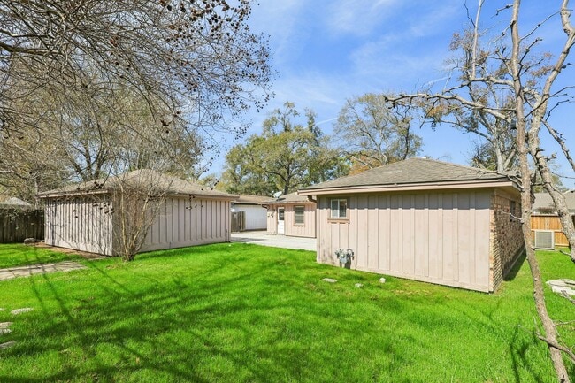 Building Photo - 10015 Warwana Rd