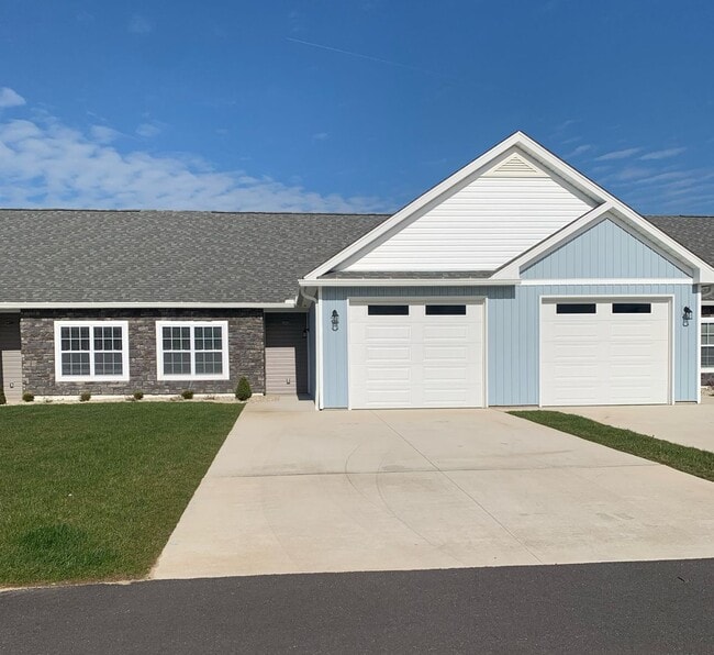 Primary Photo - Villas at Sandy Creek