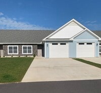 Building Photo - Villas at Sandy Creek